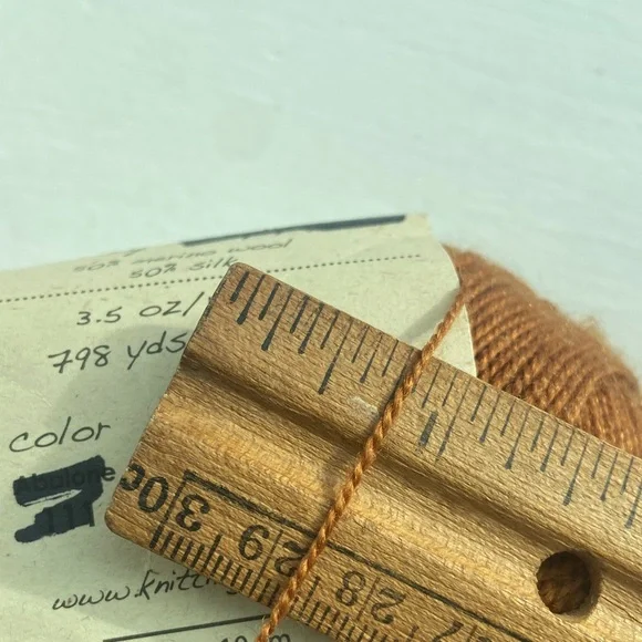 JUNIPER MOON FARM Findley Yarn - Rich Brown 50% merino 50% silk - Picture 7 of 8